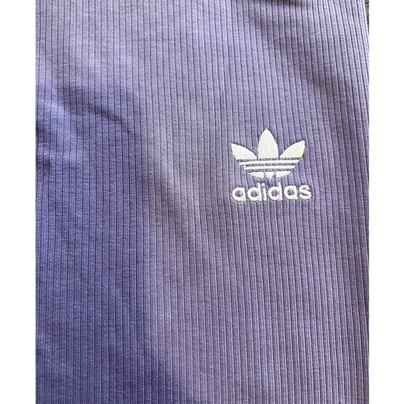 Adidas women S gym shorts NWT - Picture 2 of 3